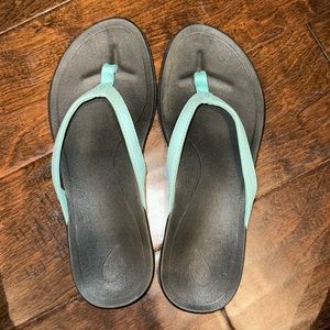 Women’s olukai flip flops